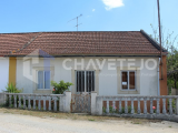 Bungalow with annexes and land 7 km from Tomar, Central Portugal.