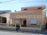 Spacious two storey house with patio, 1km from Entroncamento, Central Portugal