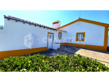 Charming villa with garage and land 10 minutes from Constância.