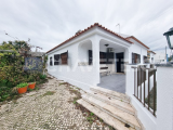 Detached 3-bedroom home with several annexes and land 10 minutes from Tomar, central Portugal