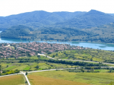 Remarkable property with 5 bedrooms next to Tsonevo lake and 75 km. to Varna city