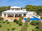 Superb chalet in the exclusive Cala Morell residential area