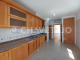 3-Bedroom apartment and spacious garage for sale in Tomar.