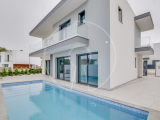 New 4 bedroom villa with pool in Murches