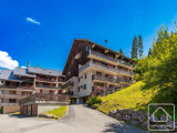 A 2 bedroom duplex apartment with balcony and cave, close to the slopes.