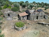 Old house in ruins, to rebuild, located 15km from Ferreira do Zêzere.