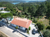 Stunning Dual-Aspect Bungalow with Panoramic Lake Views and Modern Amenities for sale near Tomar Cen