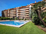 2 bedroom apartment in a condominium with pool in Costa da Guia