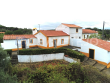 Charming Single-Storey Villa with Detached Garage 10 minutes from Constância.