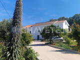 Beautiful 4-bedroom villa with swimming pool in the beautiful countryside near the lake