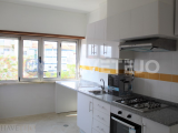 Renovated 2 bedroom apartment with semi equipped kitchen in Tomar.