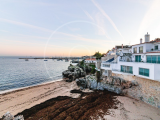 2 bedroom frontline ocean apartment in Cascais