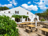 Farmhouse, former restaurant El Sereno in Sant Climent