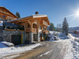 Close to the slopes, a high-quality chalet with 4 bedrooms, 3 bathrooms, and a garden.