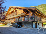 A stunning duplex 4 bedroom apartment located close to the pistes and the centre of La Chapelle d’Ab